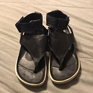 A7EIJĒ black thong sandals